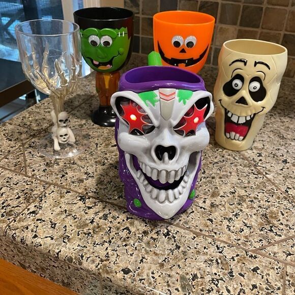 Halloween Cups Grave Robber (Works!) - Picture 11 of 15